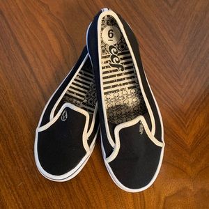 Reef canvas slip-ons size 6